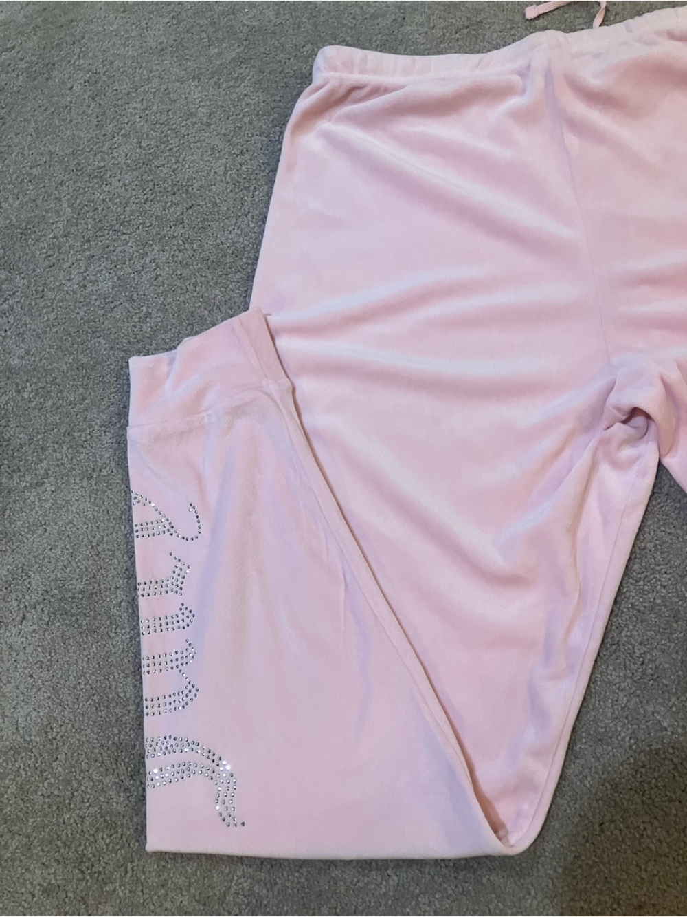 Juicy Couture Velour light pink pajama set with rhinestone logo - Picture 8 of 8